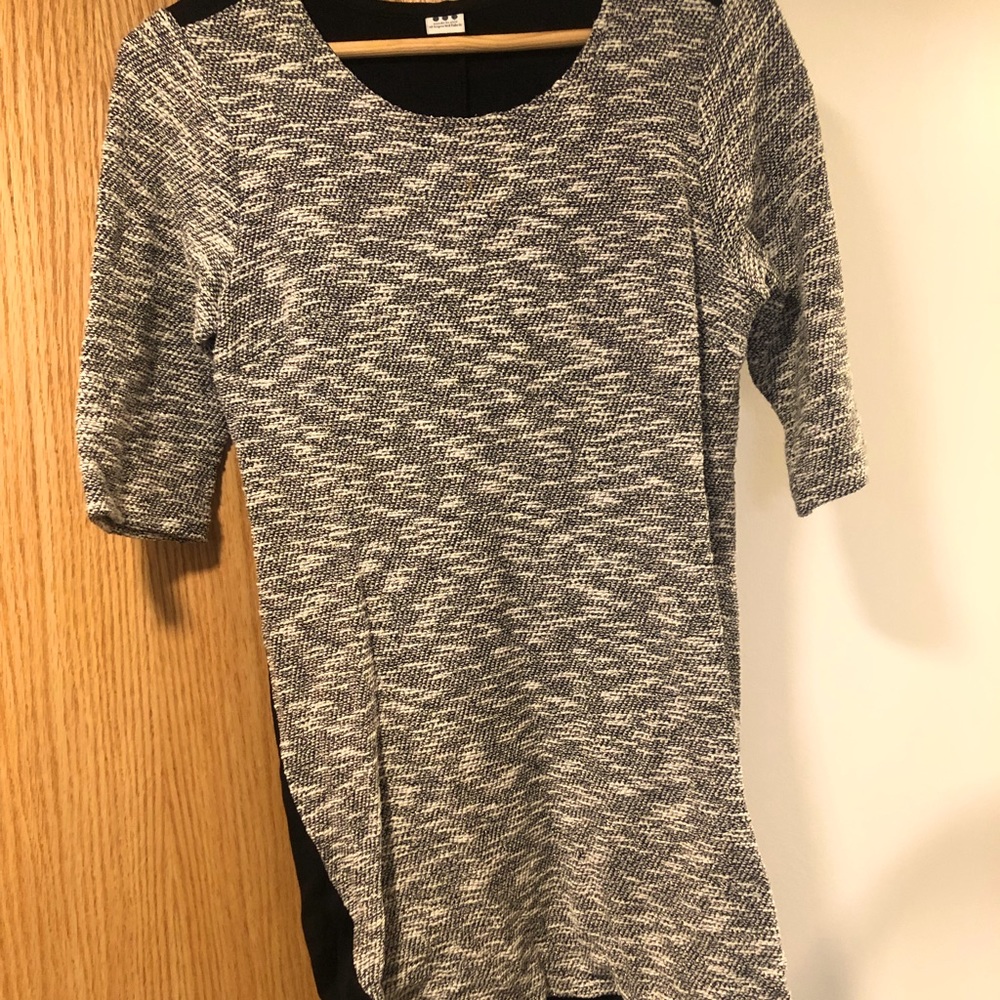 Three Dots Dress - black/white with gold accents - XS/Small